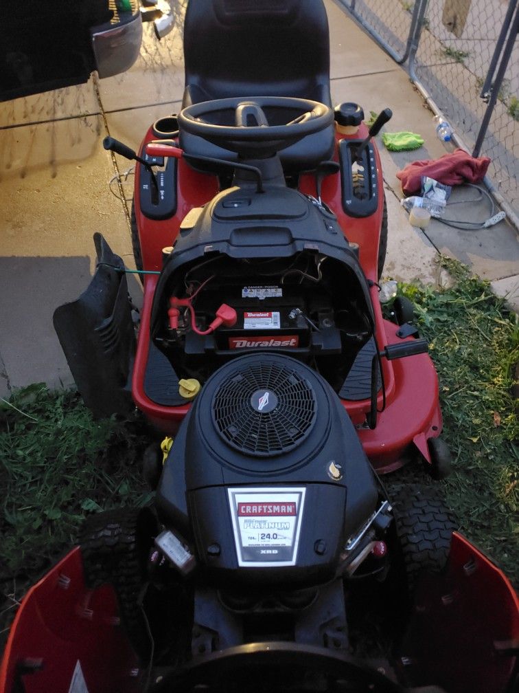 CRAFTSMAN Riding Lawn Mower **Like New**