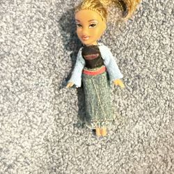 BRATZ DOLLS AND SCENES AND ACCESSORIES 