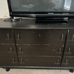 Sturdy dresser
