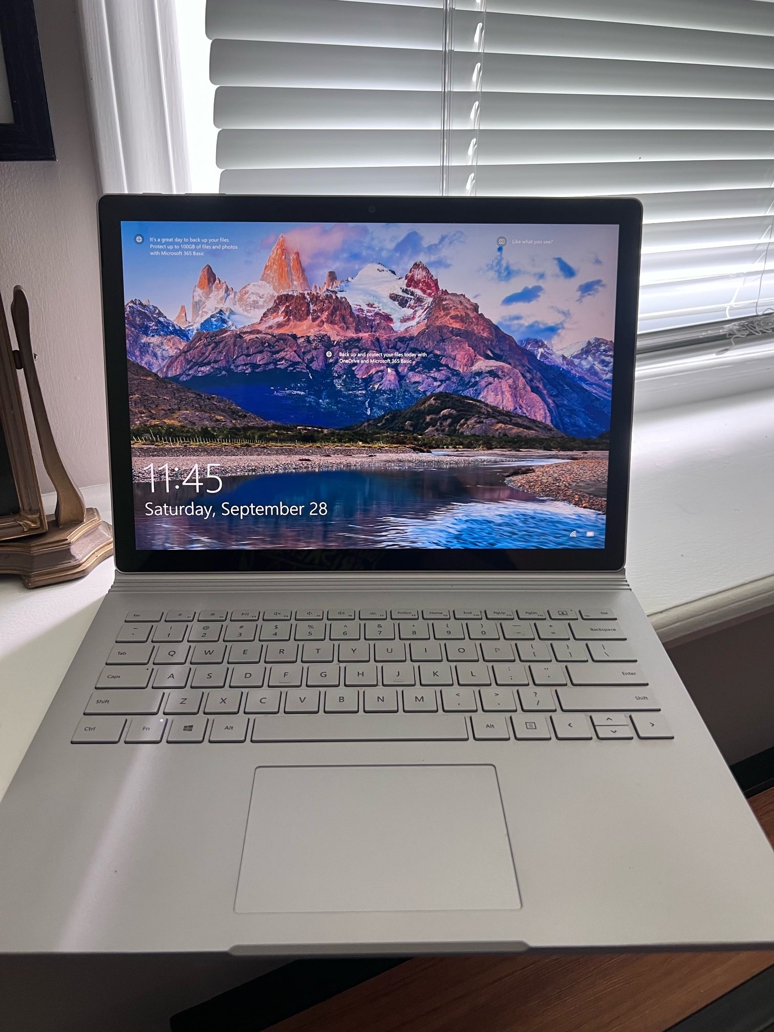 Microsoft Surface Book 2