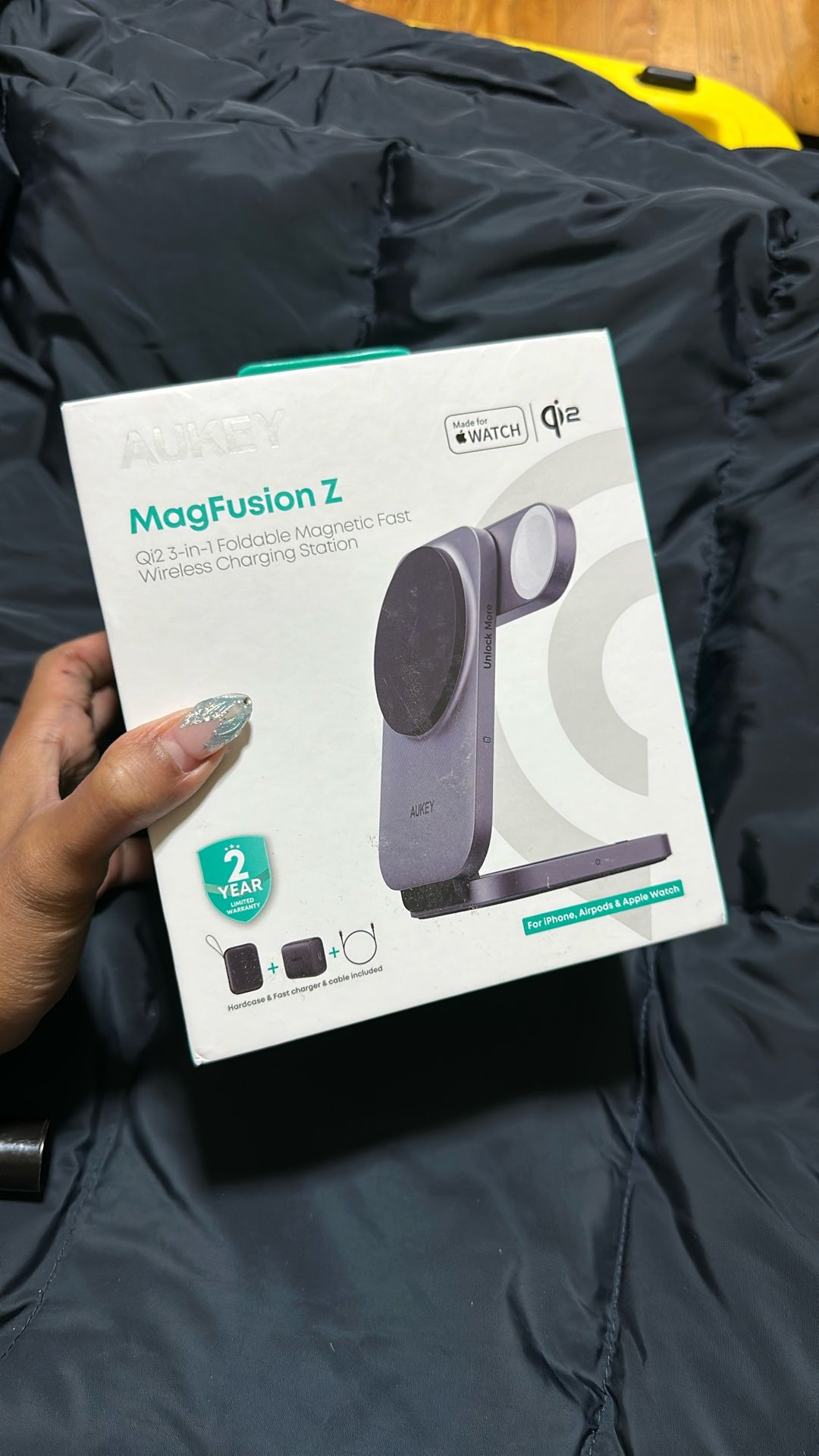 Aukey MagFusion Z 3 In 1 Foldable Magnetic Wireless Charger