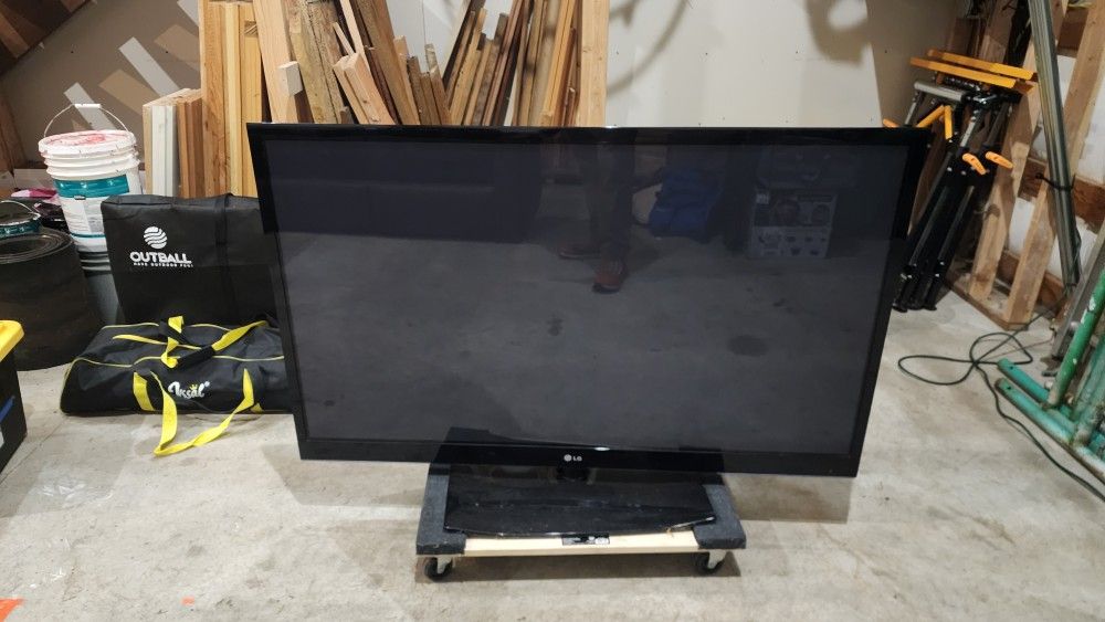 60” LG Plasma TV (60PK540) + Full Motion Wall Mount (SB-3790ART-FM) – $200 OBO
