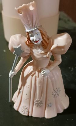 1987 Loew's/Turner "Presents" Glinda the Good Witch miniature plastic figurine from The Wizard of Oz