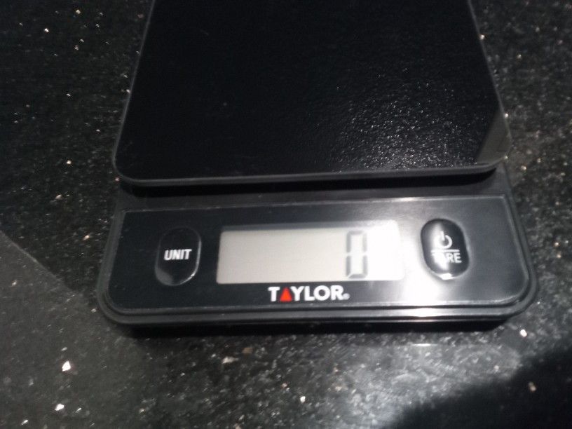 TAYLOR BLACK DIGITAL GLASS SCALE