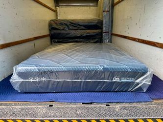 LIKE NEW - Serta iseries Hybrid Queen Mattress - Delivery Available 