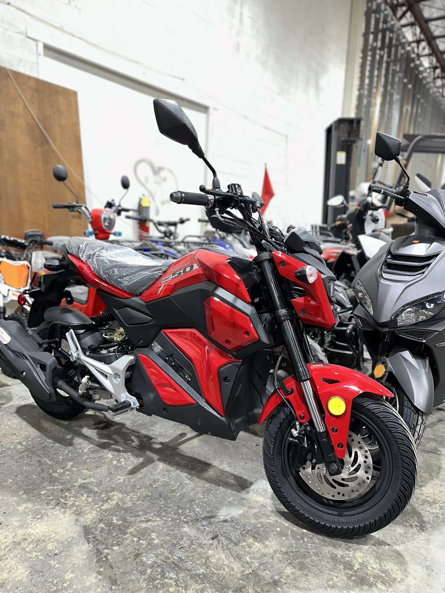 49cc AUTOMATIC MOTORCYCLE + FREE Helmet