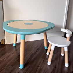 Kids Table Stokke MuTable with two Chairs