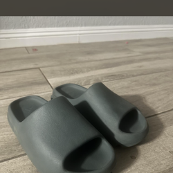 Women’s Yeezy slides slate marine