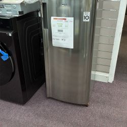Refrigerator Small 21 In Wide New 1 Year Warranty 