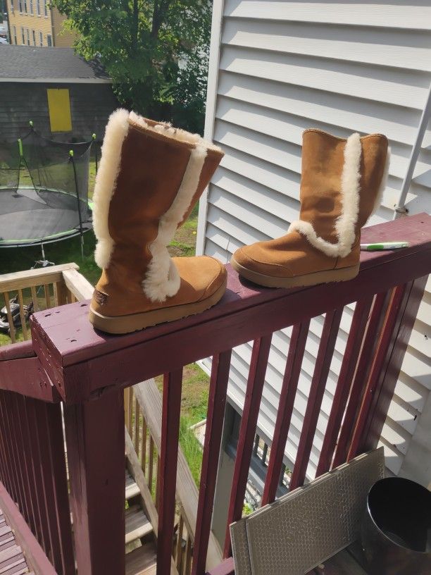 UGGS BOOTS 