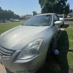 Nissan Altima 2010 Grey  