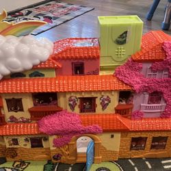 Encanto Playhouse With Accessories