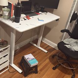 Rising/standing work desk and chair with three drawers