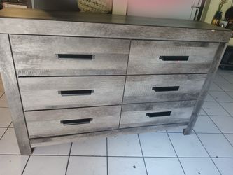 Dresser set