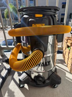 DEWALT Wet/Dry Shop Vacuum with Hose