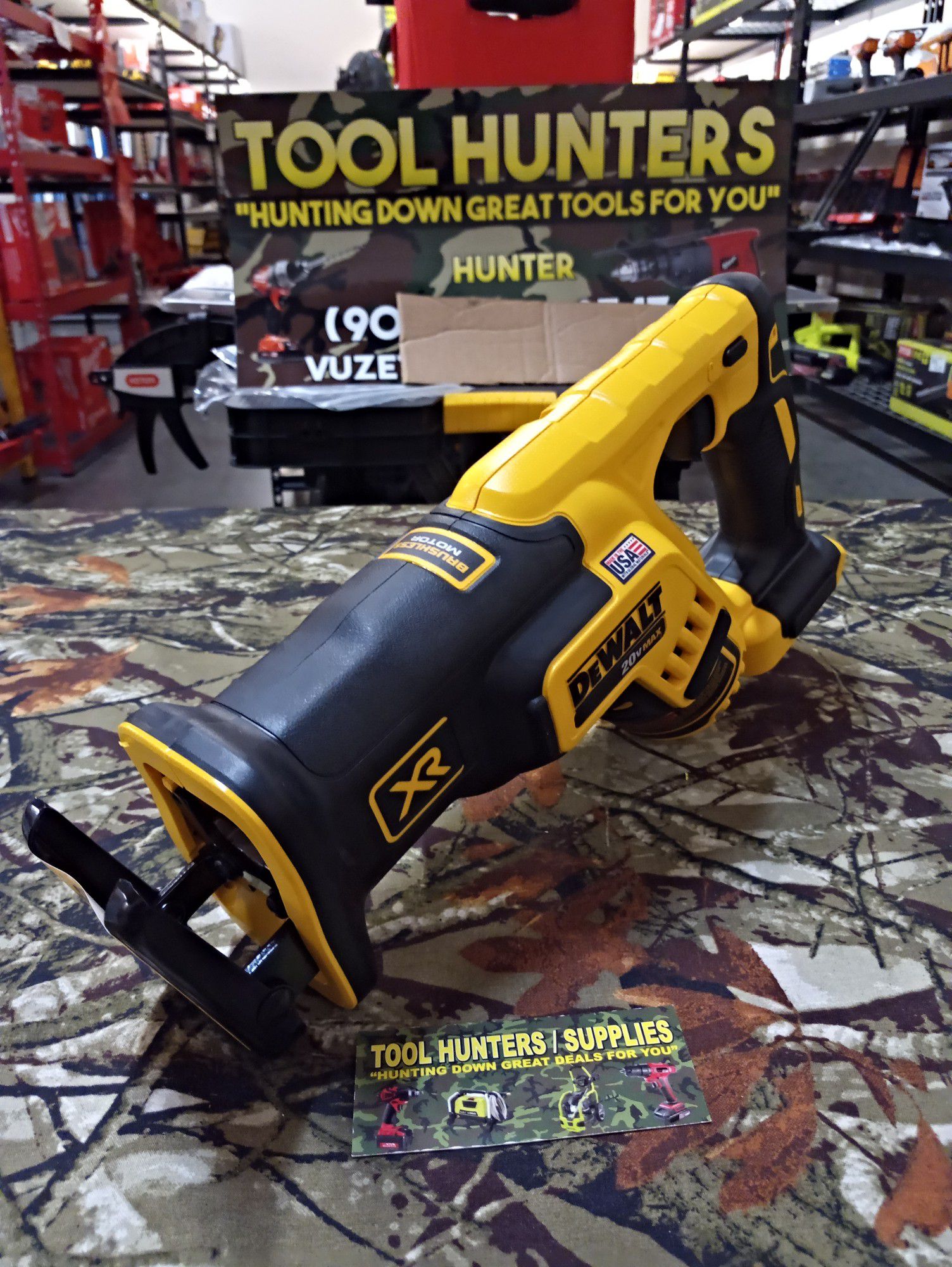 BRAND NEW DEWALT 20 VOLT MAX XR BRUSHLESS COMPACT POWERFUL RECIPROCATING SAW!! TOOL ONLY BRAND NEW !!