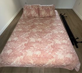 Sleepy's Basics Queen bed/Frame/Comforter Set
