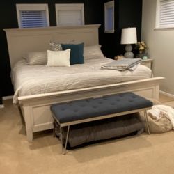 King bed frame - White Wood. Great Condition