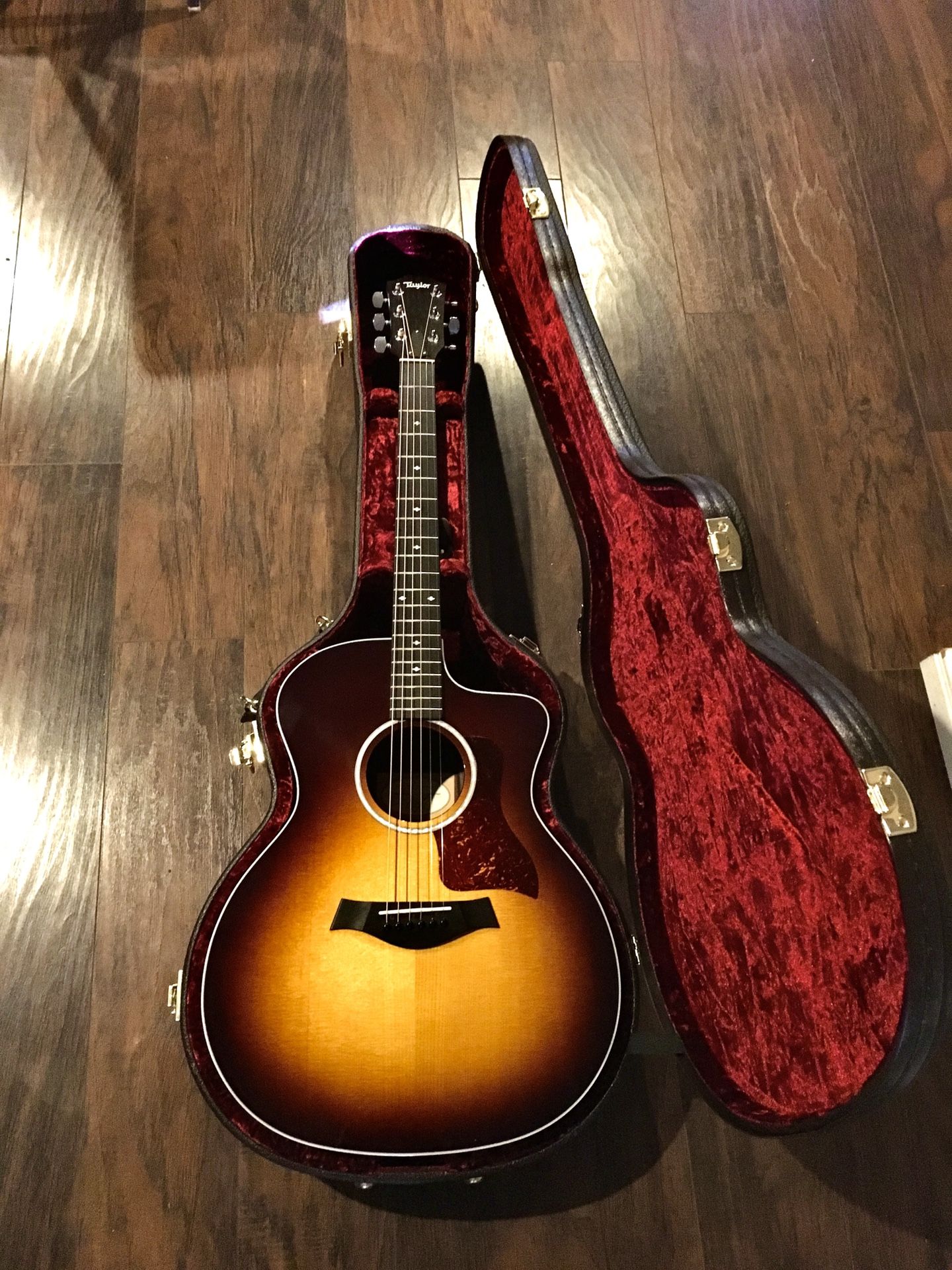 Taylor 214ce DLX Tobacco Sunburst