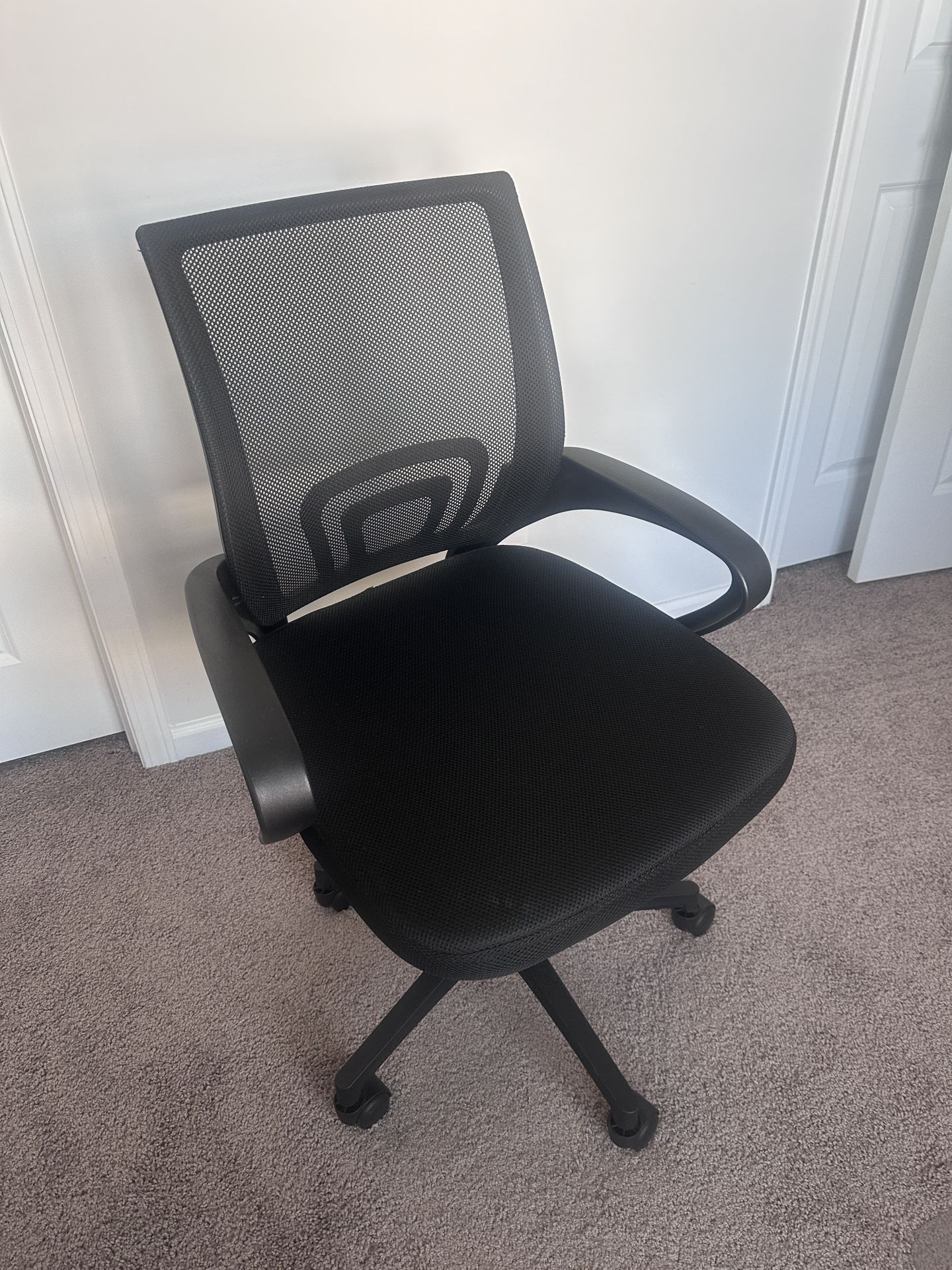 Office Chair – Excellent Condition, Adjustable Height & Locking Position