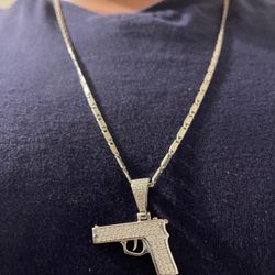 30” Chain 925 Silver & Moissanite Gun Pendant 