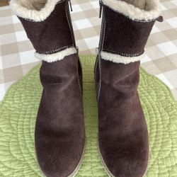 NEW Women’s White Mountain Brand Suede Boots- Size  7