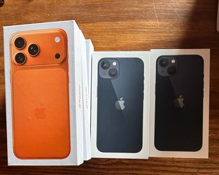 Lot of 5 iPhone 17 Pro Maxs and 13’s
