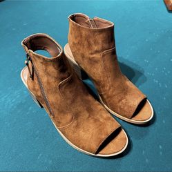 Women’s Leather Ankle Sandals, By Rocket Dog, Size 8 1/2