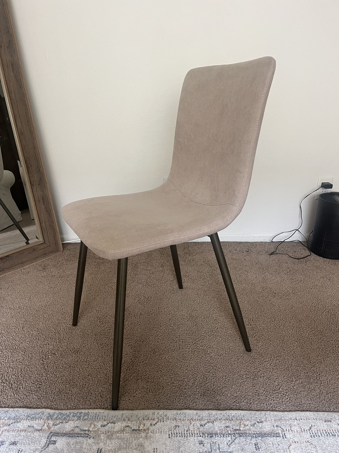 Set Of 4 Dining Chairs. Great Condition. Almost Brand New
