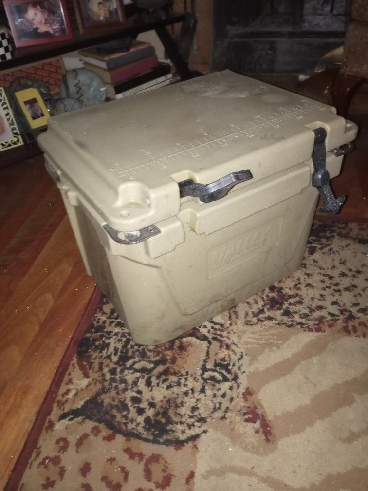 valley Sportsman Yeti Type Cooler