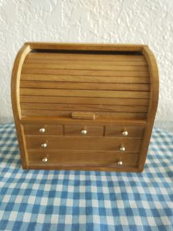 Wooden roll up box