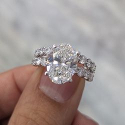 6.08Ctw Oval Diamond Ring set