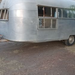 1957 Airstream Caravanner – Vintage Project with Tons of Potentia