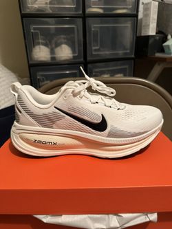 NIKE VOMERO 18