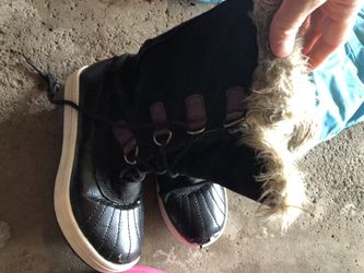Girl boots size 1 and 2