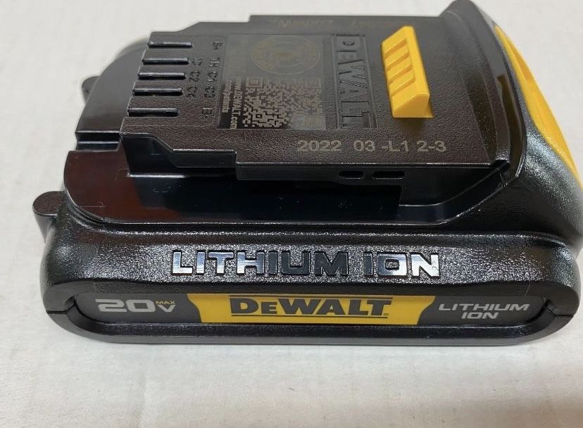 NEW Genuine DEWALT DCB201 20V MAX 1.5Ah Lithium-Ion Battery 2022 Date Code