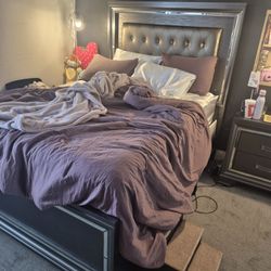 QUEEN BEDROOM SET