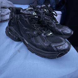 Black Runners 