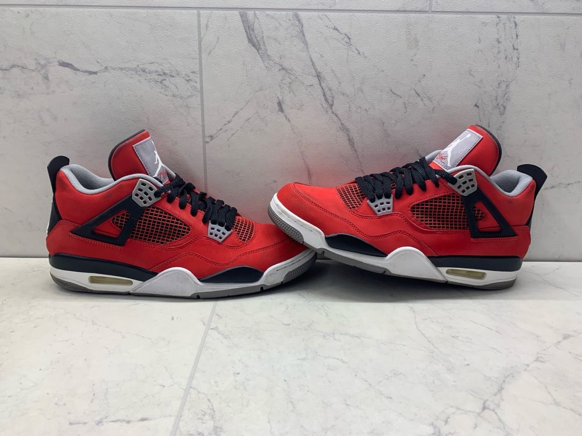 Pawn Central - Jordan 4 Retro Toro Bravo (PO1015714)