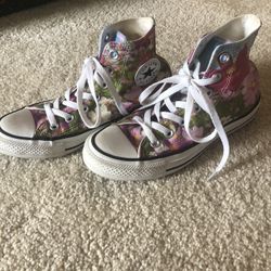 Woman’s Converse Floral: Size 6