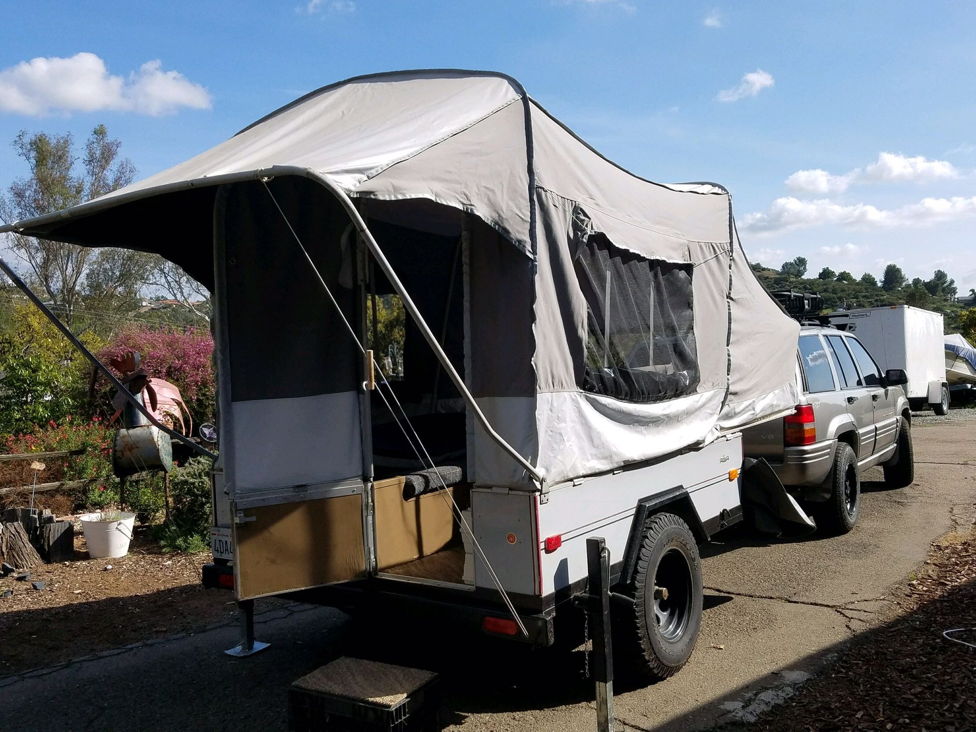 Coleman Colorado pop up trailer