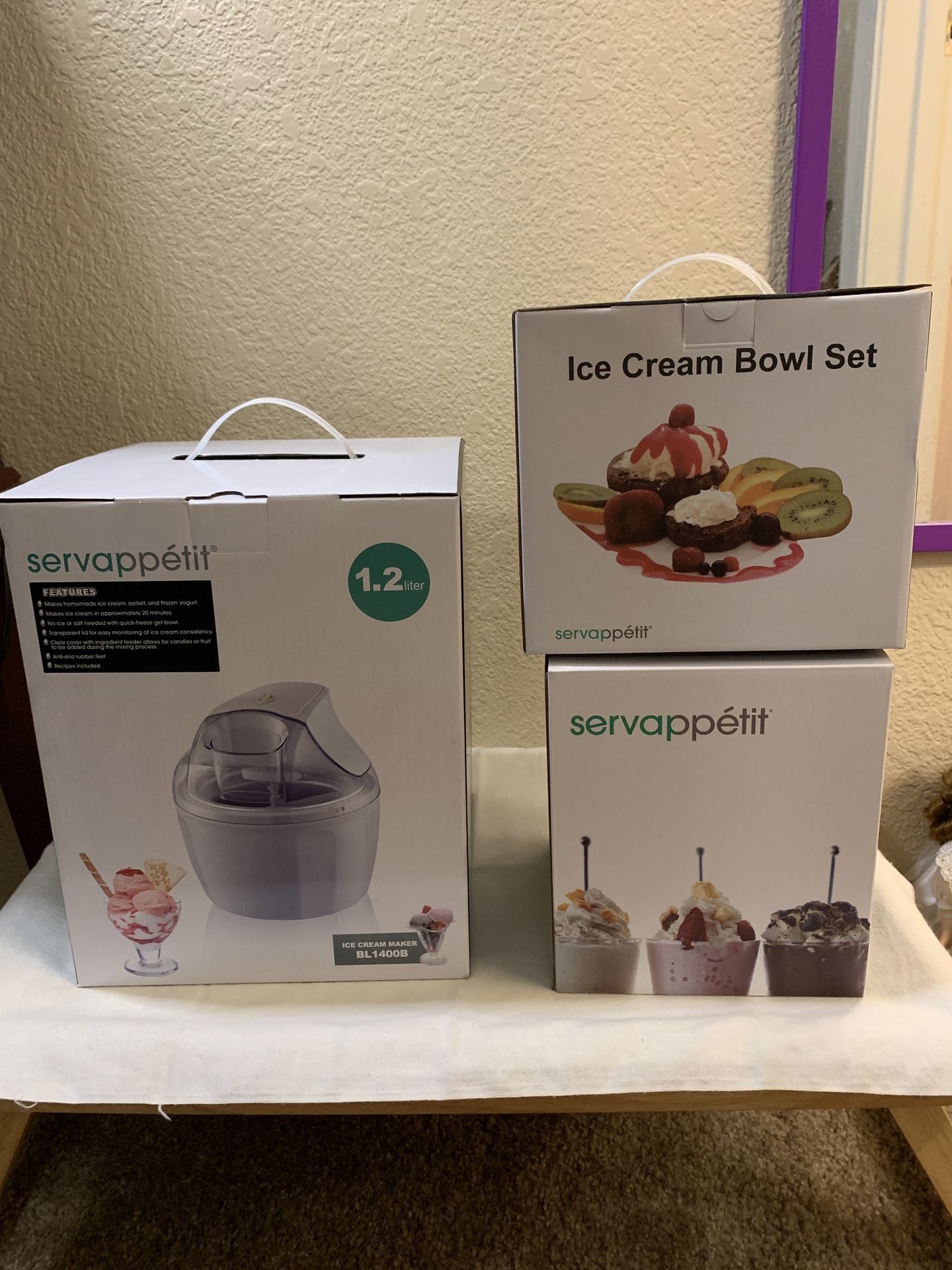 Servappetit ice cream maker with set of 4 ice cream bowls and set of 4 milkshake glass mugs