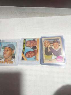 Bundle of mixed baseball cards