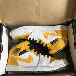 Air Jordan 1 Mid Size 8.5 White Gold Black 
