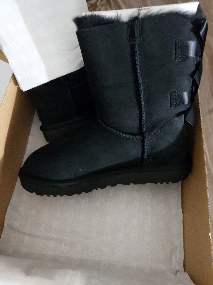 UGG Bailey Bow 2 New In Box Black