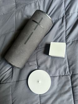 Ultimate Ears UE Megaboom 3 + Power Up Wireless Charging Dock Bundle