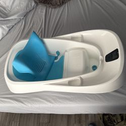 4 Moms Infant Bathtub