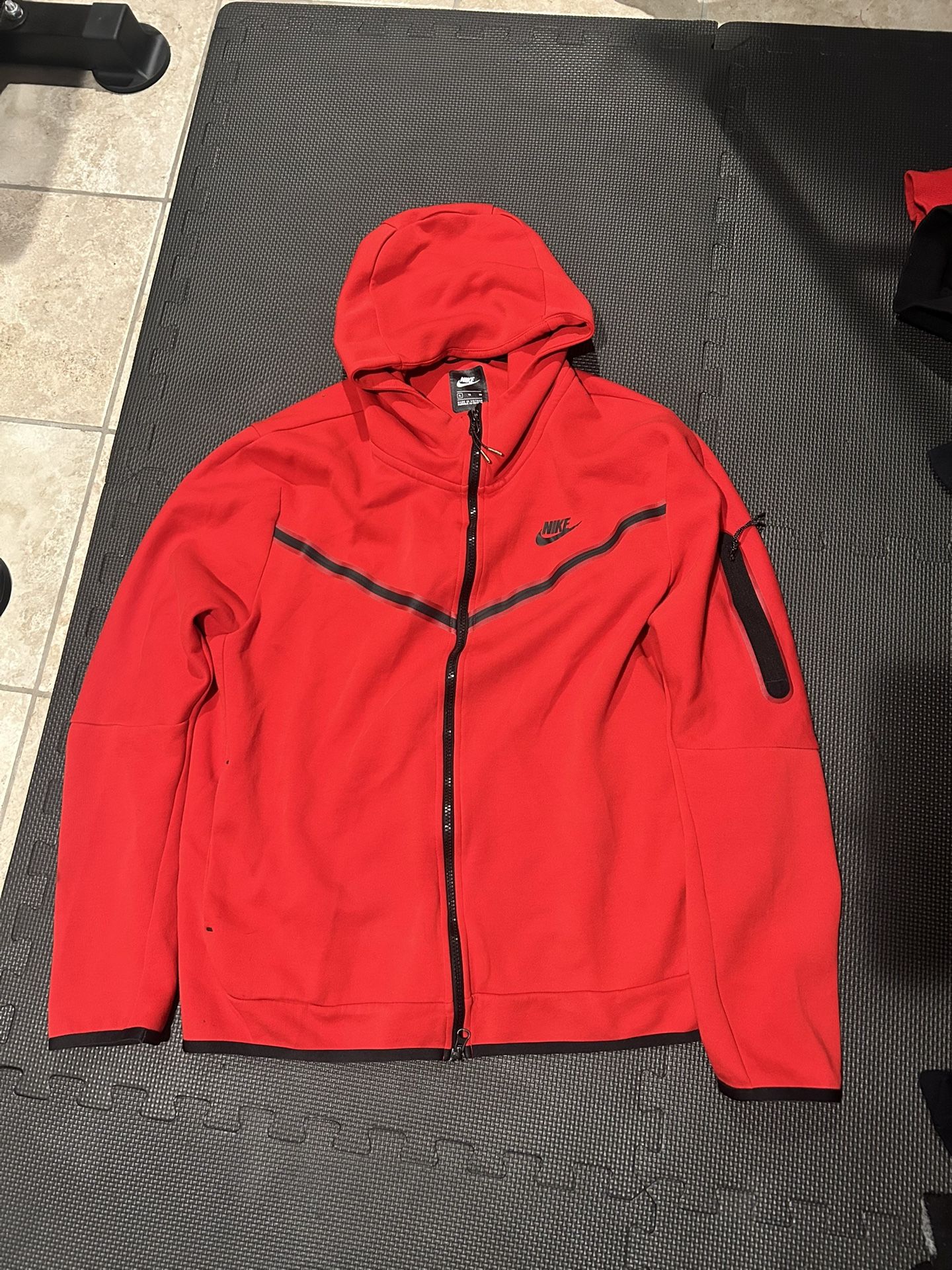 XL Red Nike Tech