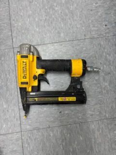 Dewalt Staple gun 18 G