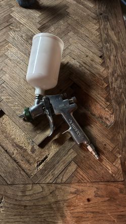 Husky gravity feed HVLP spray gun